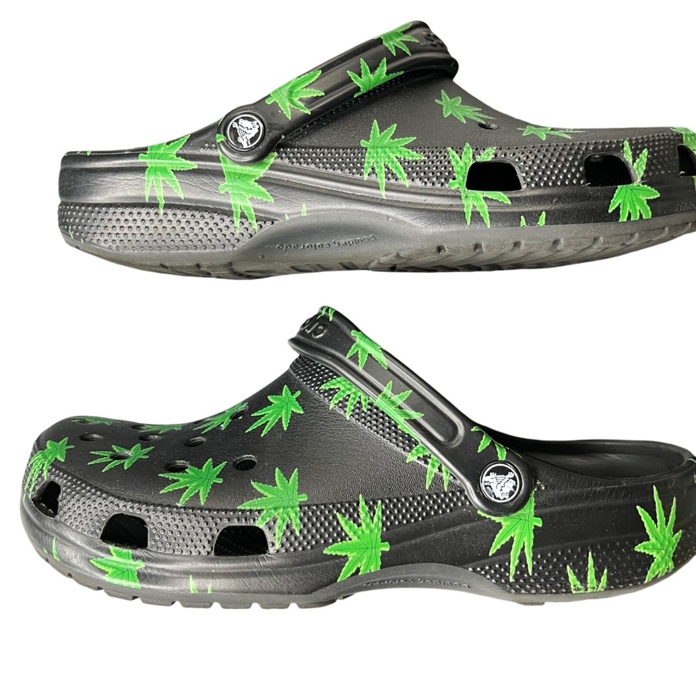 Crocs Clogs Classic Mens 11 Black Green Marijuana Leaf Pot Weed Print Slip On